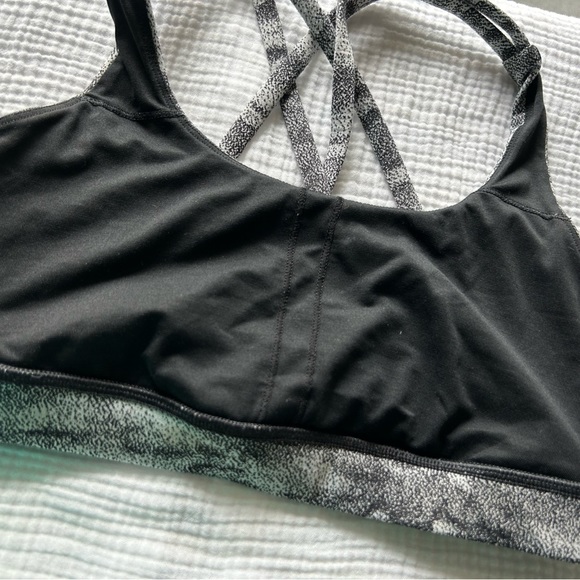 EUC-Lululemon/Energy Bra/Sports/Yoga/B-C Cups/Gray Black/Women 6/Medium Support - Picture 5 of 9